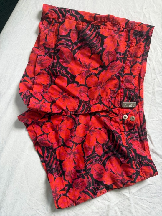 Vilebrequin Pants - Vilebrequin gorgeous Women’s Floral Bermuda Shorts in Red and Black